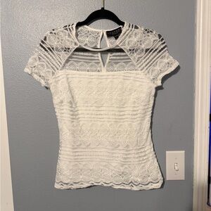 Laundry By Shelli Segal White Lace Short Sleeve Keyhole Top